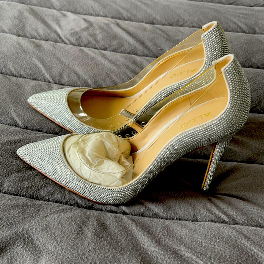 Brand new sparkly pumps, size 6.5